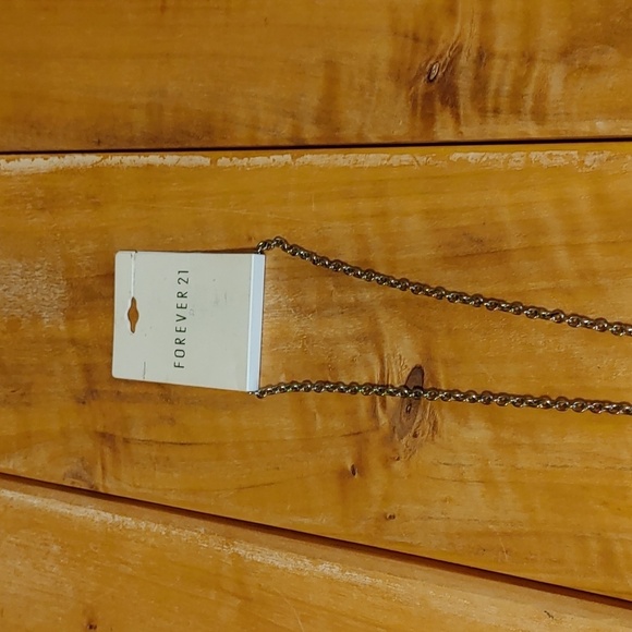 NWT Enamel Beautiful Butterfly Necklace - Picture 4 of 8